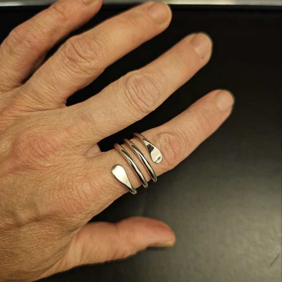 Silver wrap around ring - Picture 2 of 3